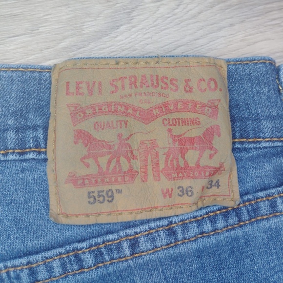 Levi's brand blue jeans, size 36, with a small detail B18-C1543 - Picture 3 of 4